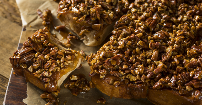 Move Over Boring Desserts And Make Room For Mini Pecan Sticky Buns ...